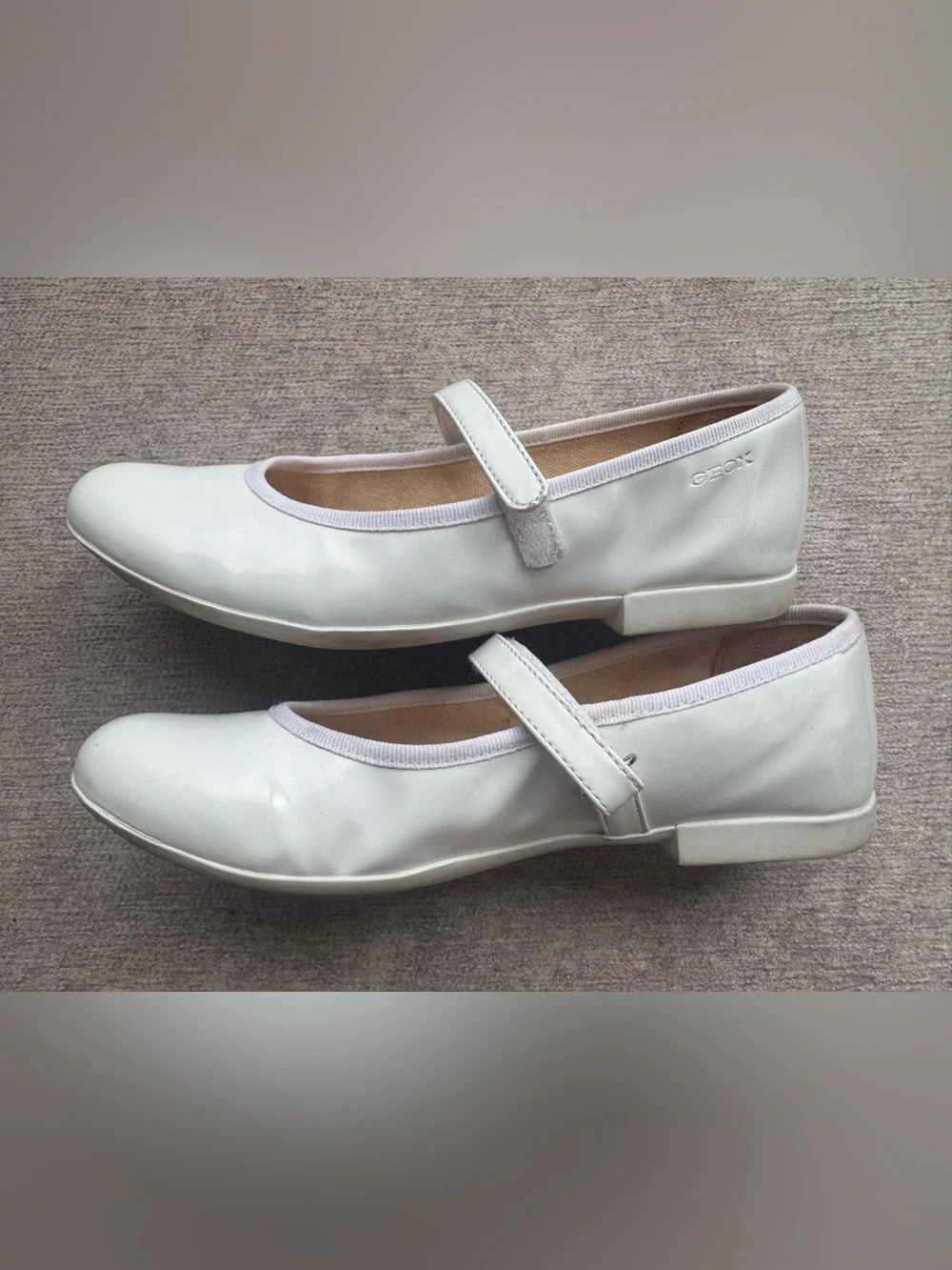Gently used GEOX Classic White Mary Jane Flats for girls. Size EU 35/US 3.5